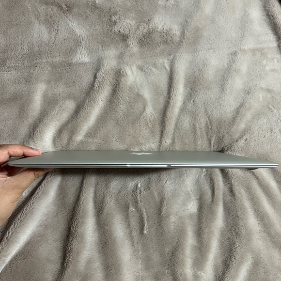 Apple MacBook Air 2017 - Picture 5 of 17